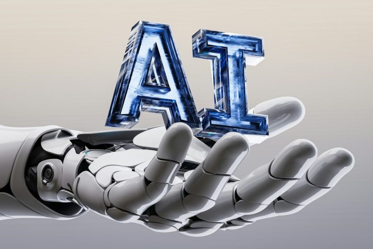 KI Aktienanalyse Eine menschliche Hand hält die Buchstaben „AI“ aus transparentem Material.